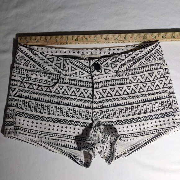 YMI Be True To You 7 Lowrise Bootie Short Black White Aztec Cross Heart Printed - Picture 4 of 11